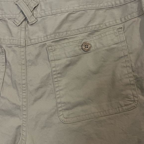 Cabela’s tan hiking shorts size 8 - Picture 2 of 6